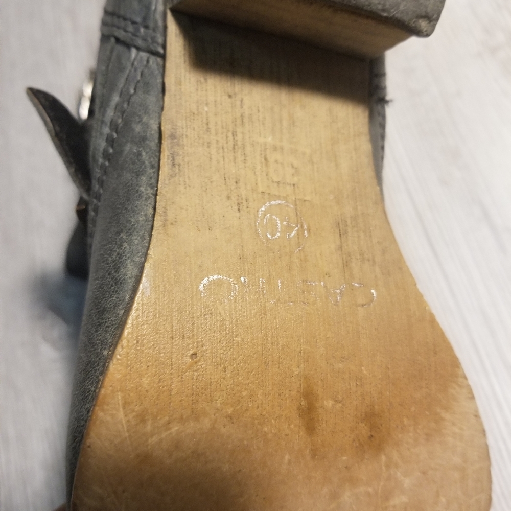 Booties Pre-owned - Picture 3 of 3